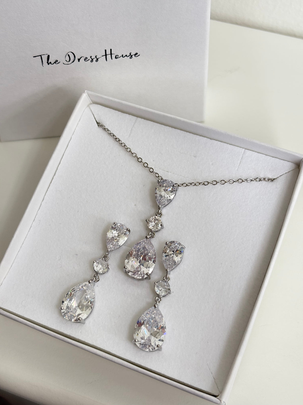 Elizabeth- Silver Necklace Earring Set