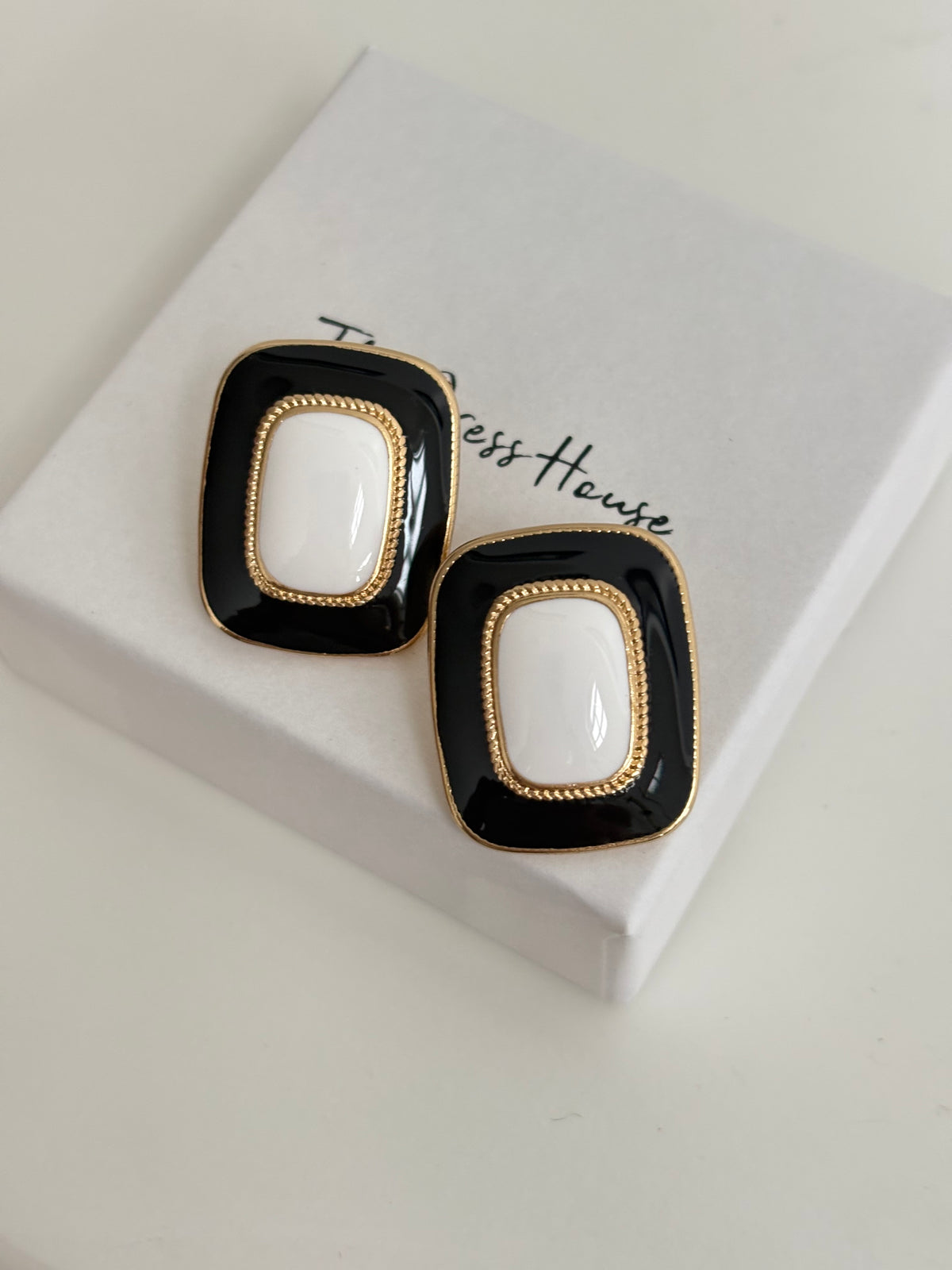 Sanna - Black Gold Cream Earring