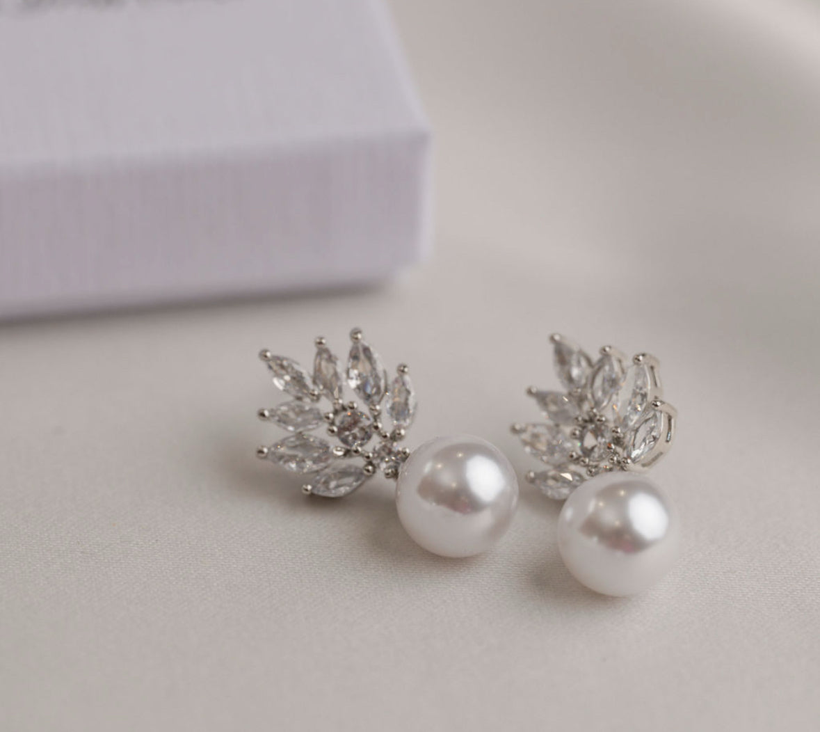 Shona - Silver Pearl Earring