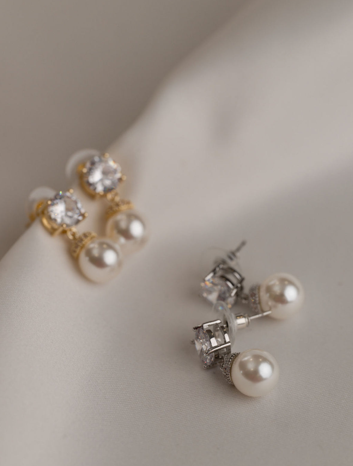Anya - Gold Pearl Earring
