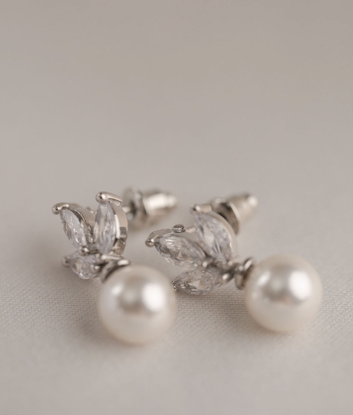 Willow - Silver Pearl Earring