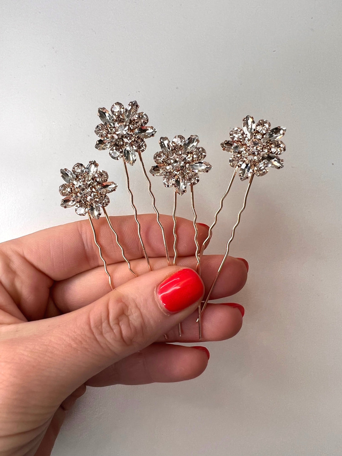 Rosie pins (rose gold)