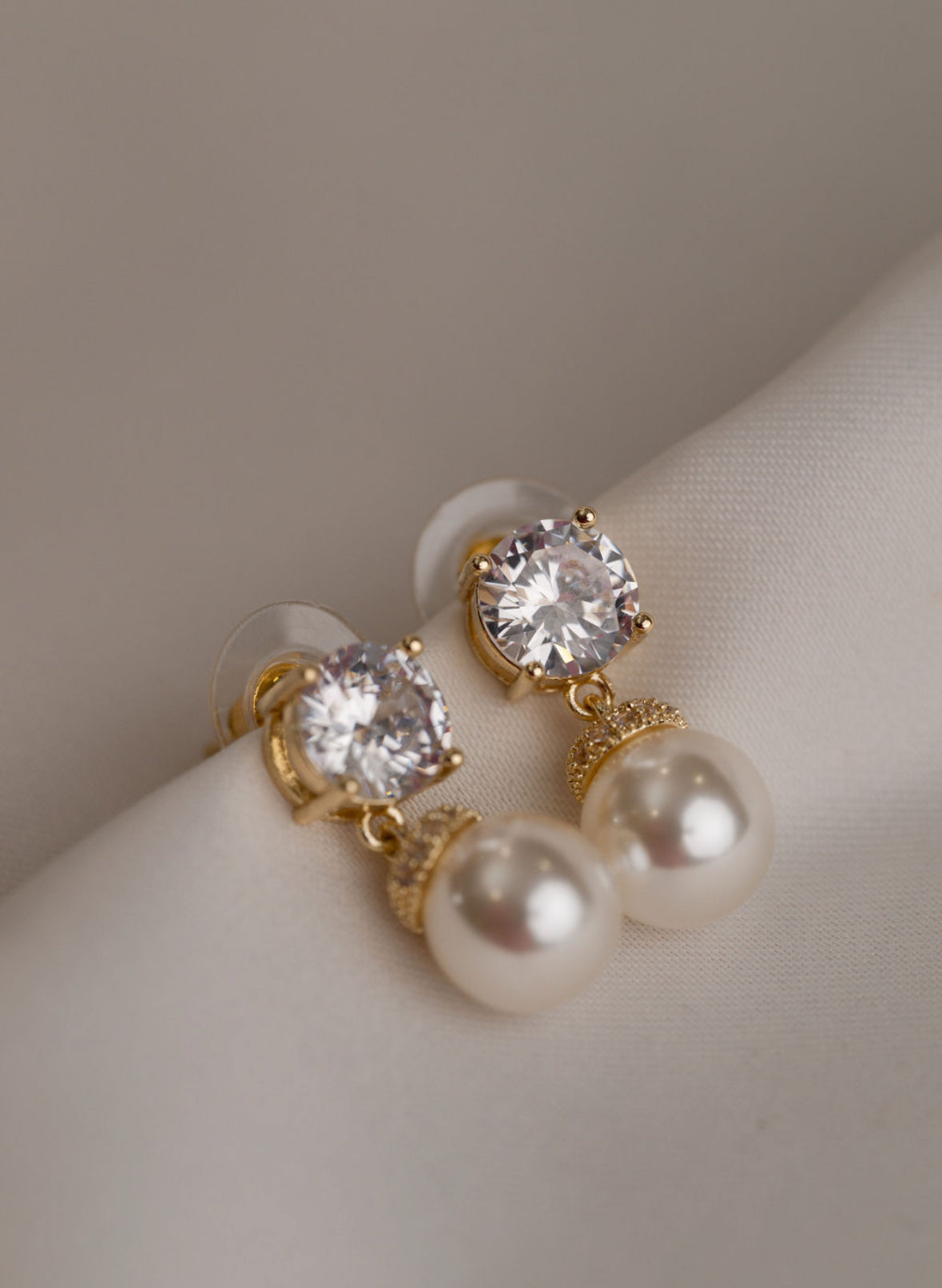 Anya - Gold Pearl Earring