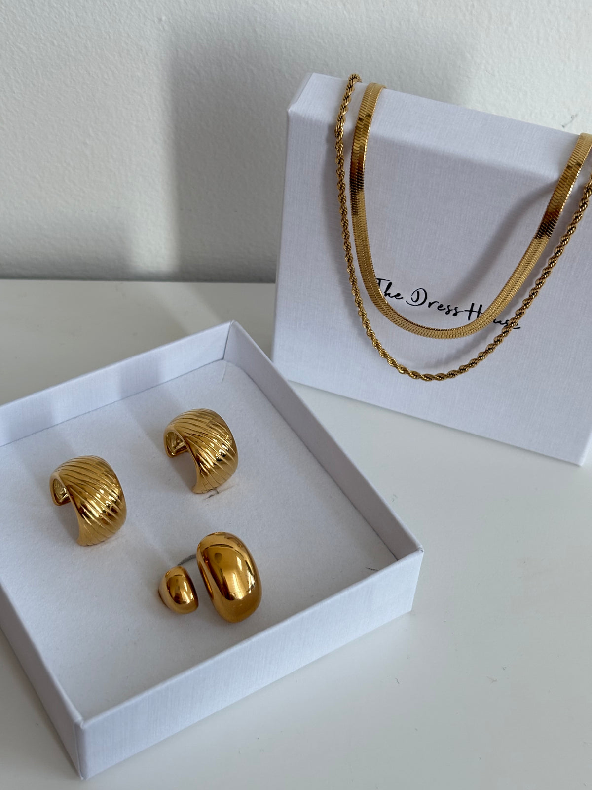 Dress House Gift Box 35 - Gold Earring Necklace Ring