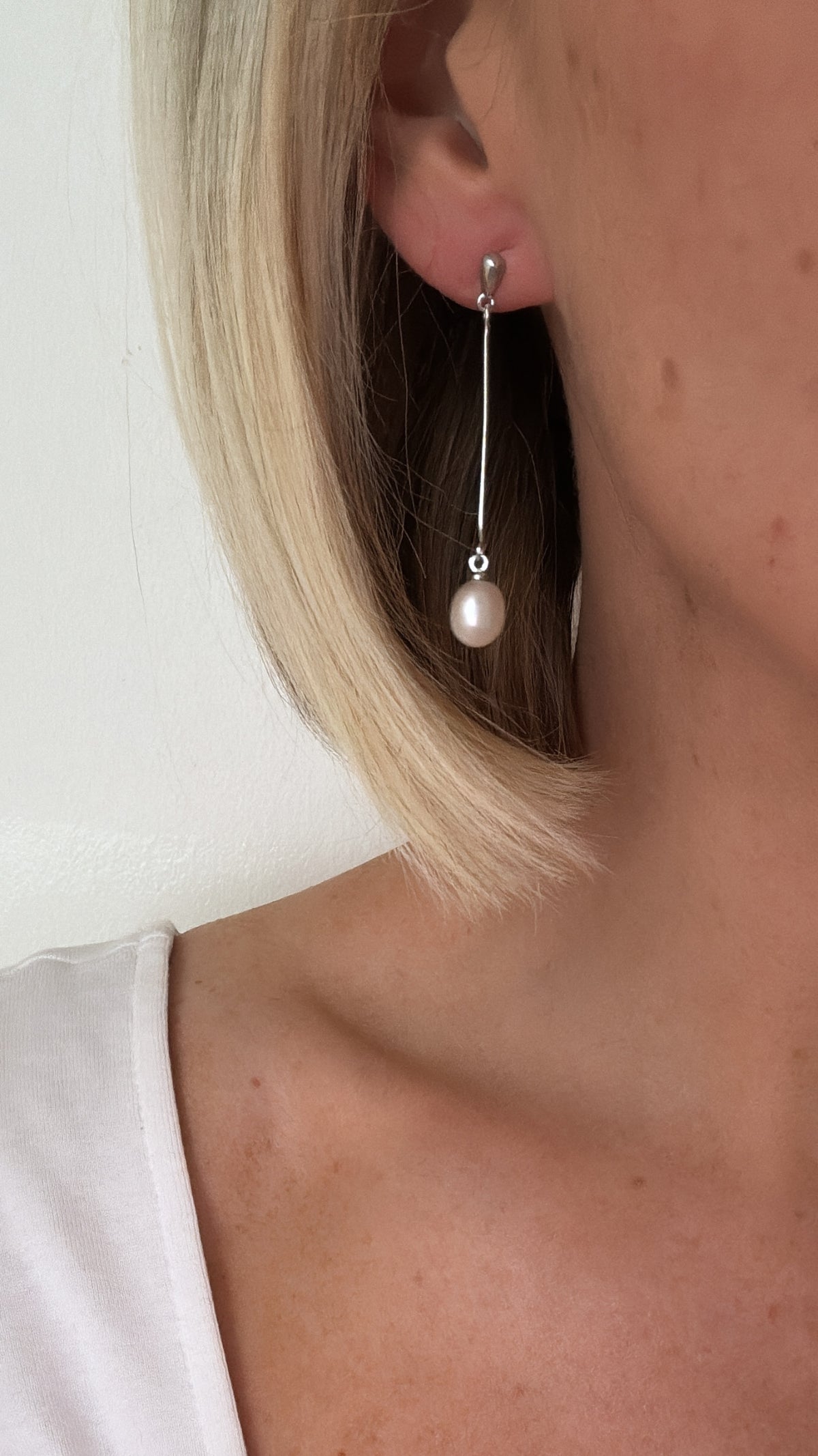 Elsie - Silver Pearl Earring