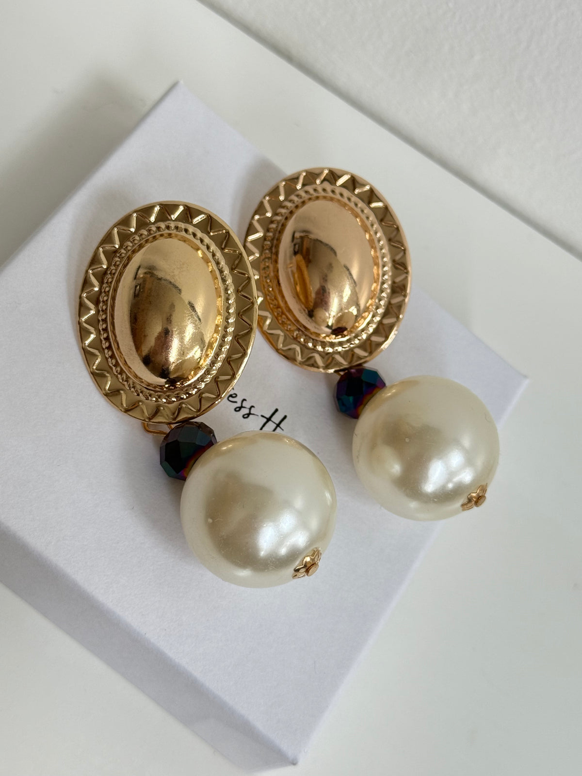 Izzy - Gold Pearl Statement Earring