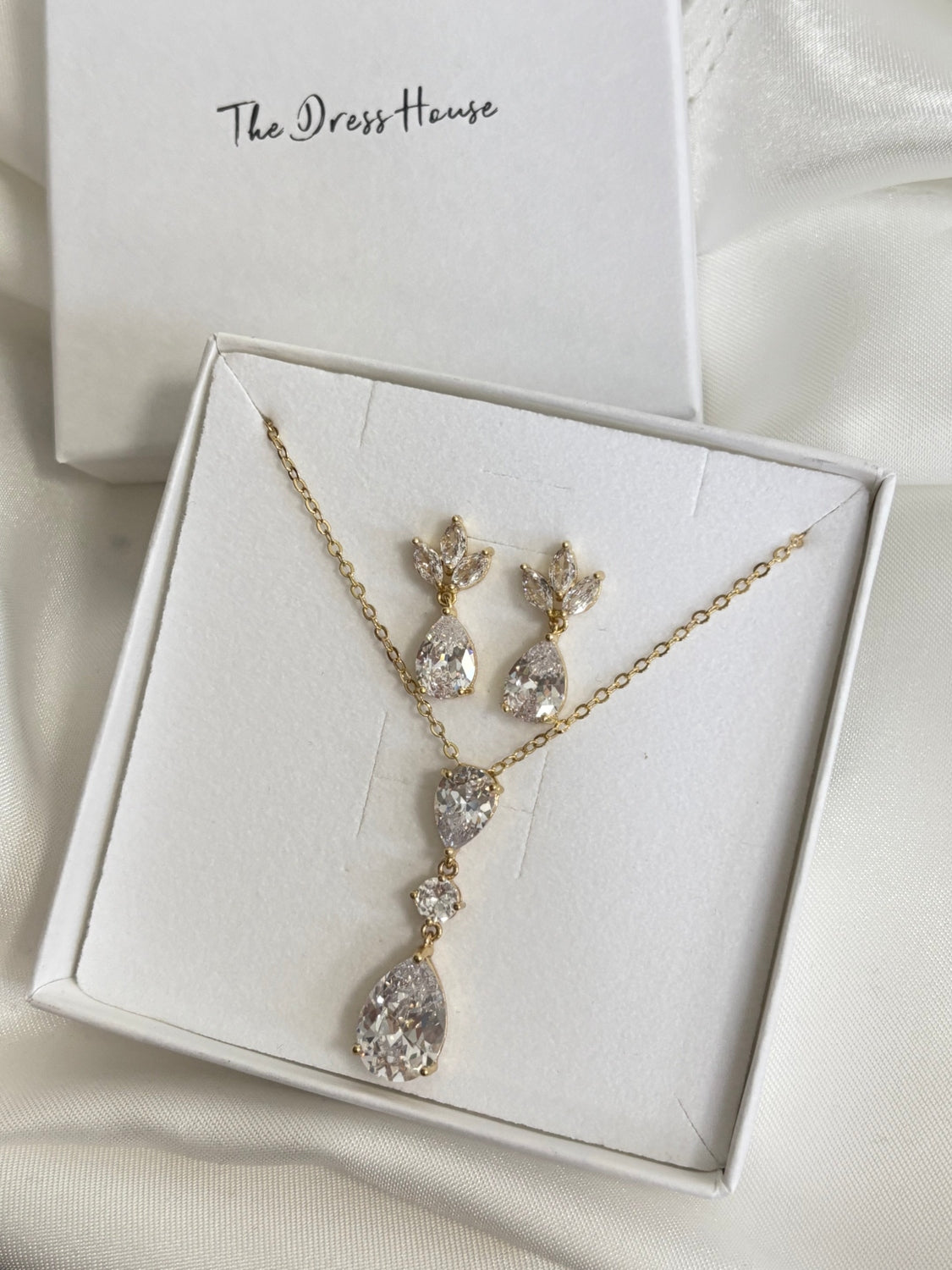 Anna Alexa - Gold Necklace Earring Set