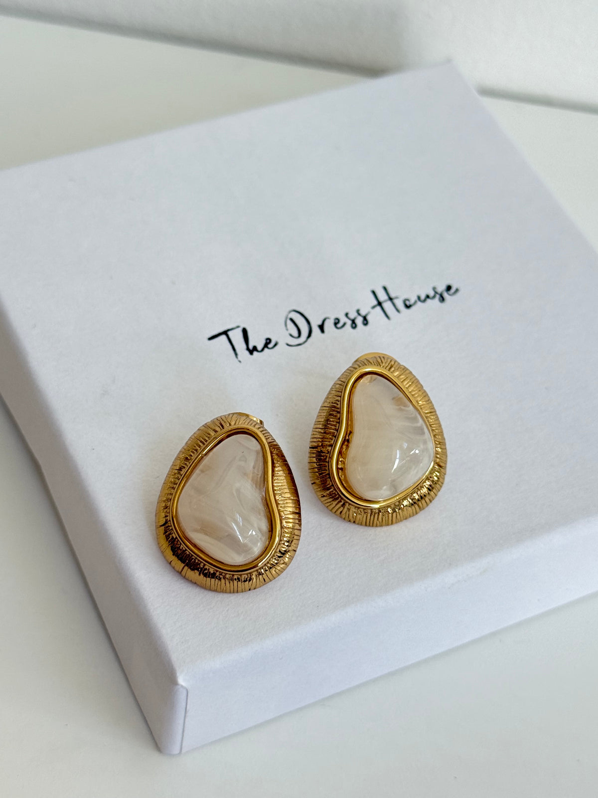 Sara - Gold White Earring