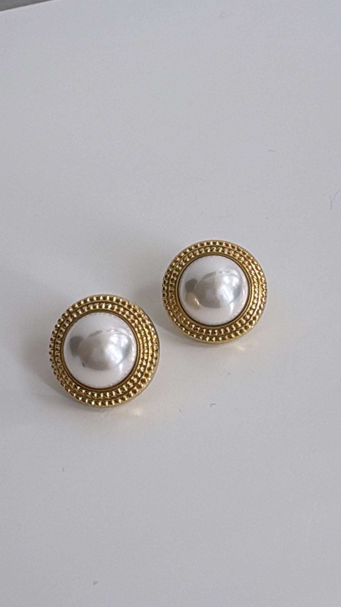 Cessie - Gold Pearl Stud Earring