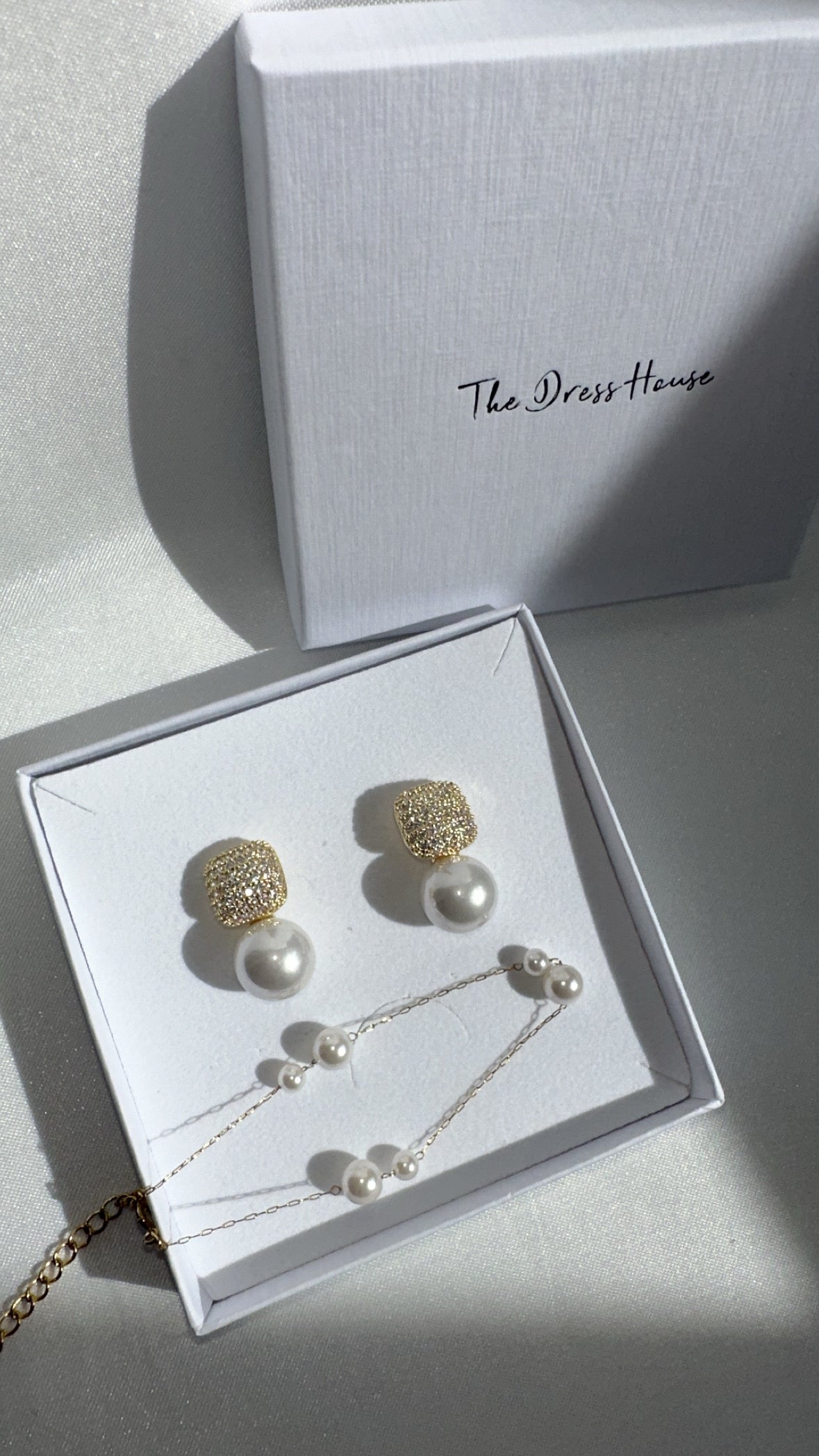 Hanna Daisy - Gold Pearl Bracelet Earring Gift Set