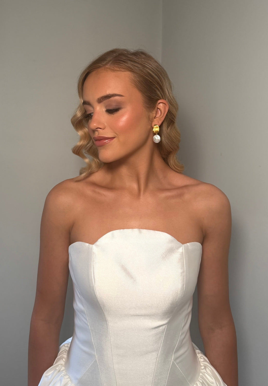 Kim - Gold Pearl Earring