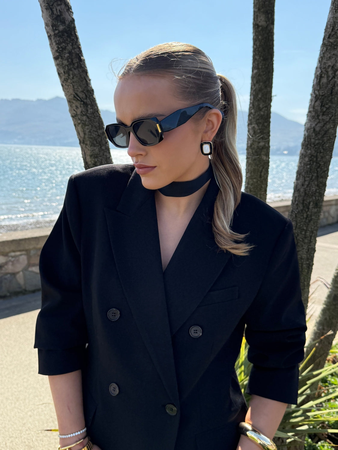 Sanna - Black Gold Cream Earring