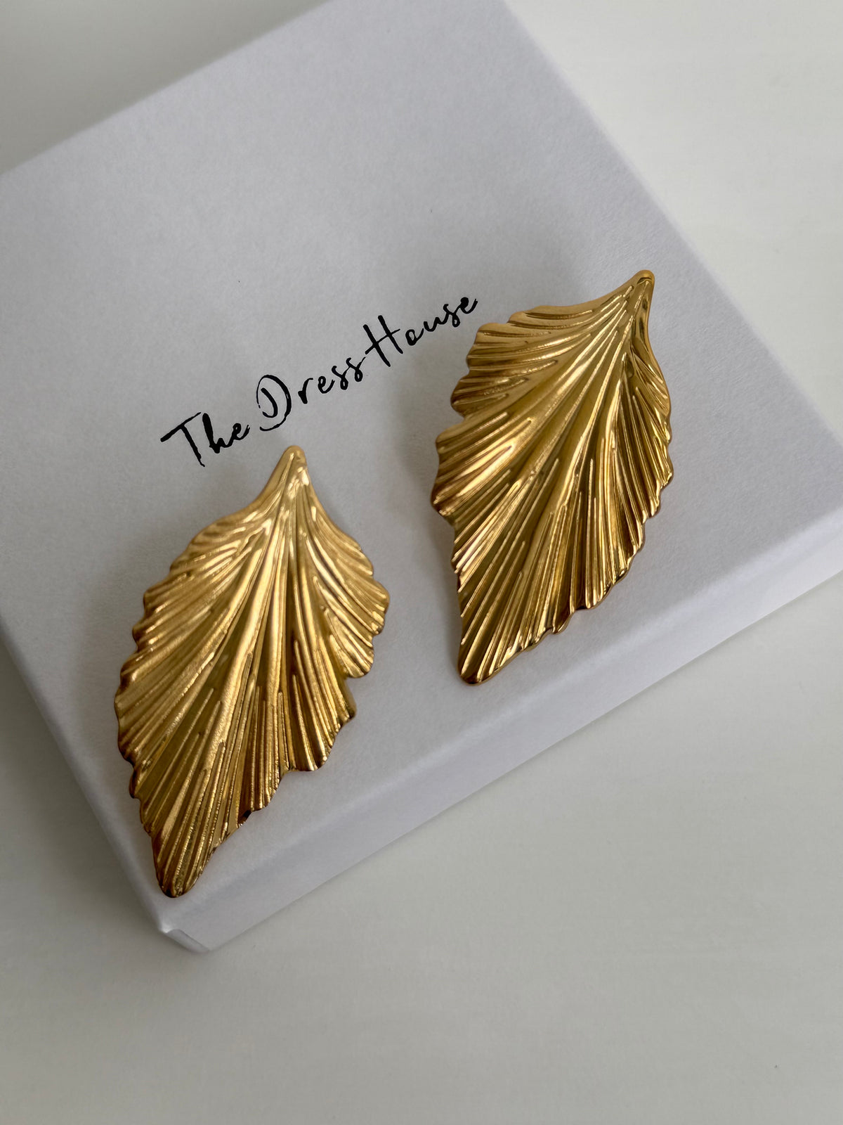Alicia - Gold Statement Leaf Earring