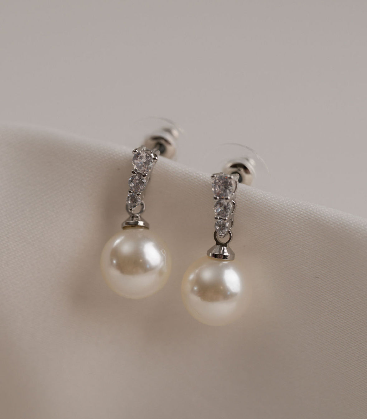 Savannah - Silver Pearl Earring