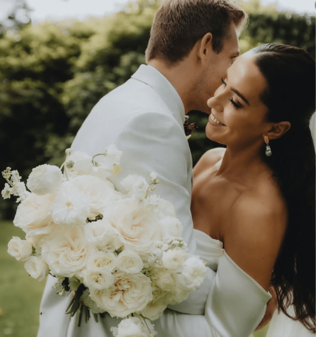 Jeanne - Gold Pearl Earring