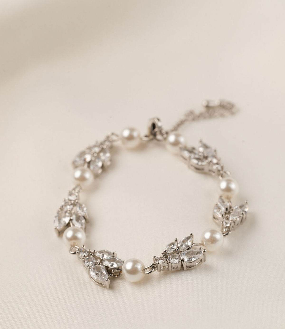 Cora - Silver Pearl Bracelet