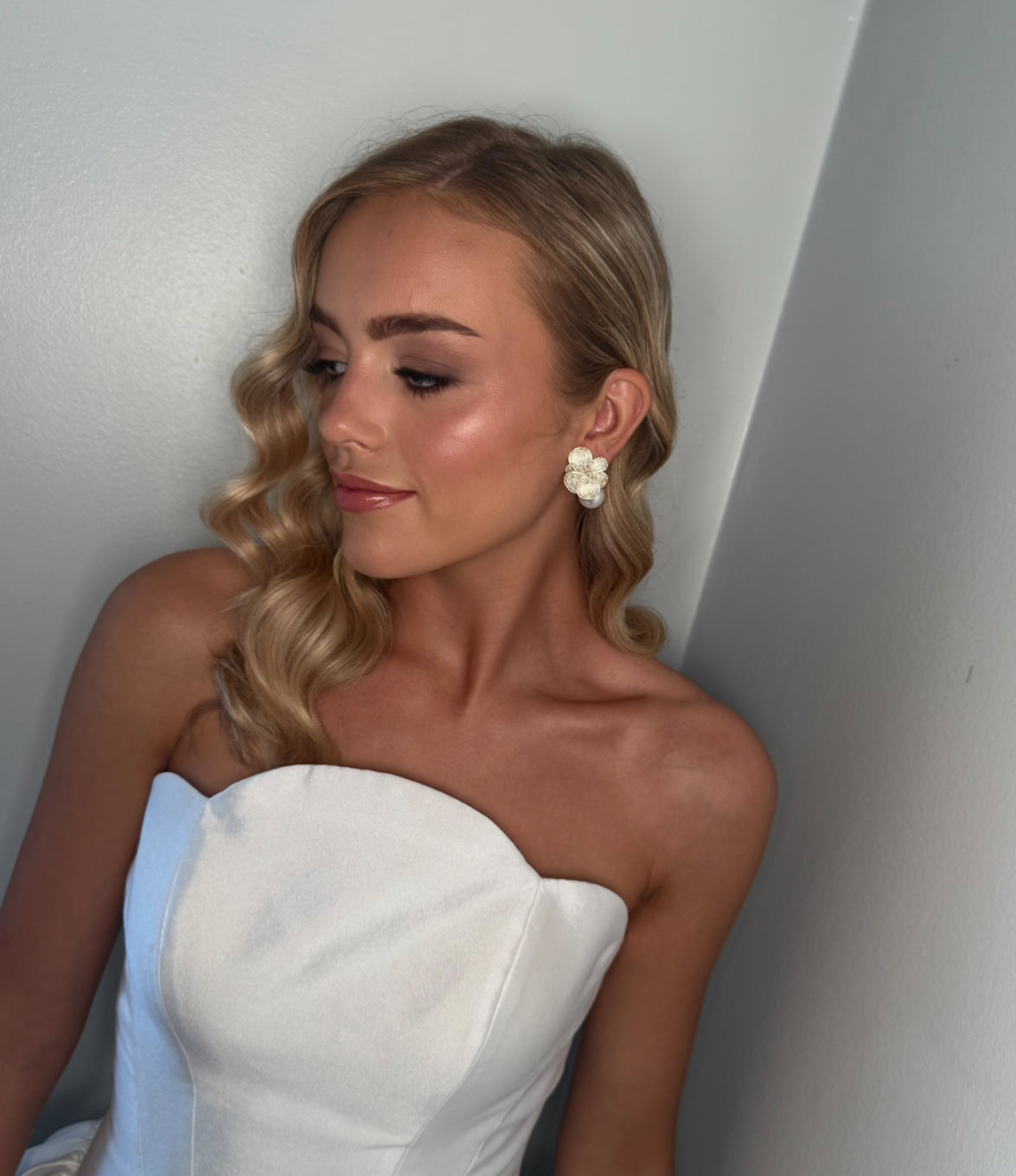 Cecilia - Gold Pearl Earring