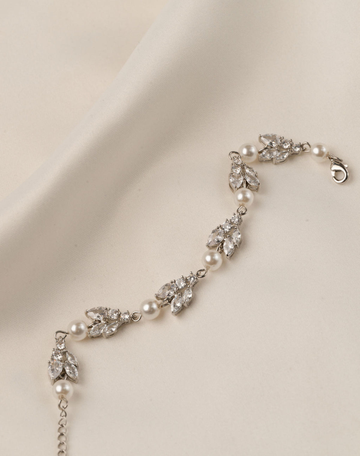 Cora - Silver Pearl Bracelet