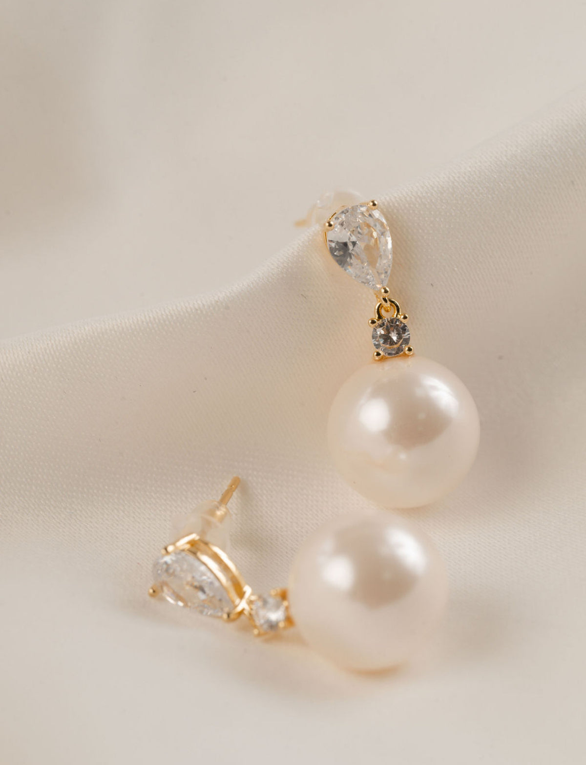 Lora - Gold Pearl Earring