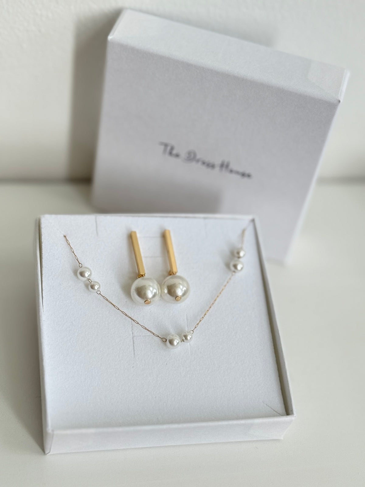 Jocelyn Daisy - Pearl Gold Bracelet Earring Gift Set