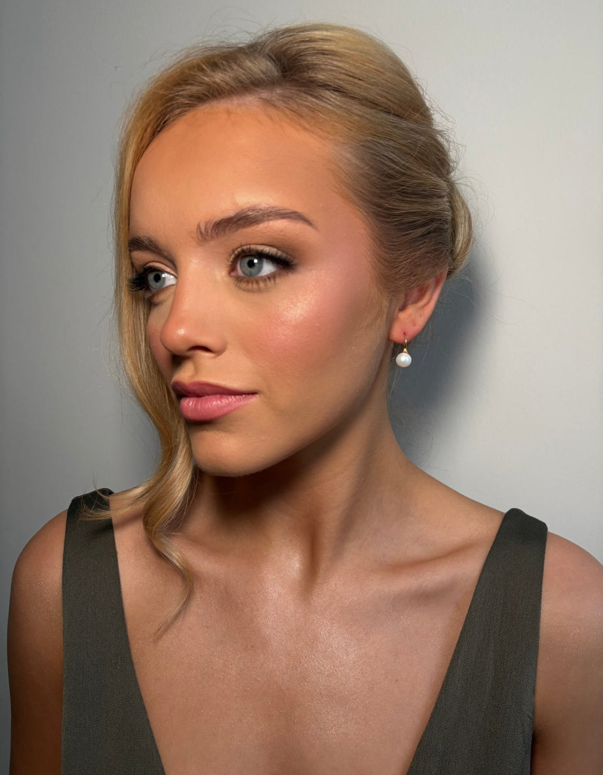 Emily - Silver Pearl Earring