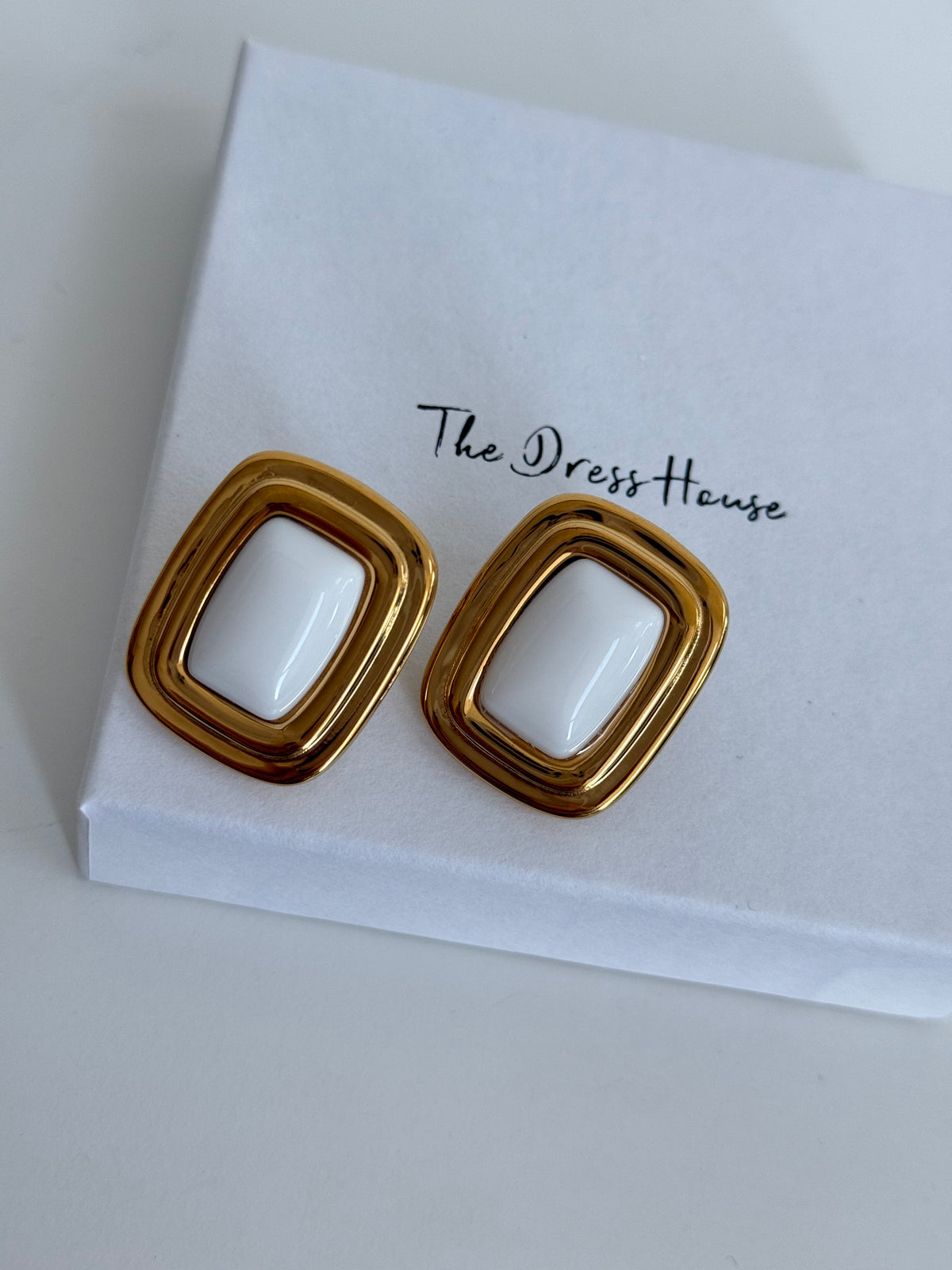 Daphne - White Gold Earring