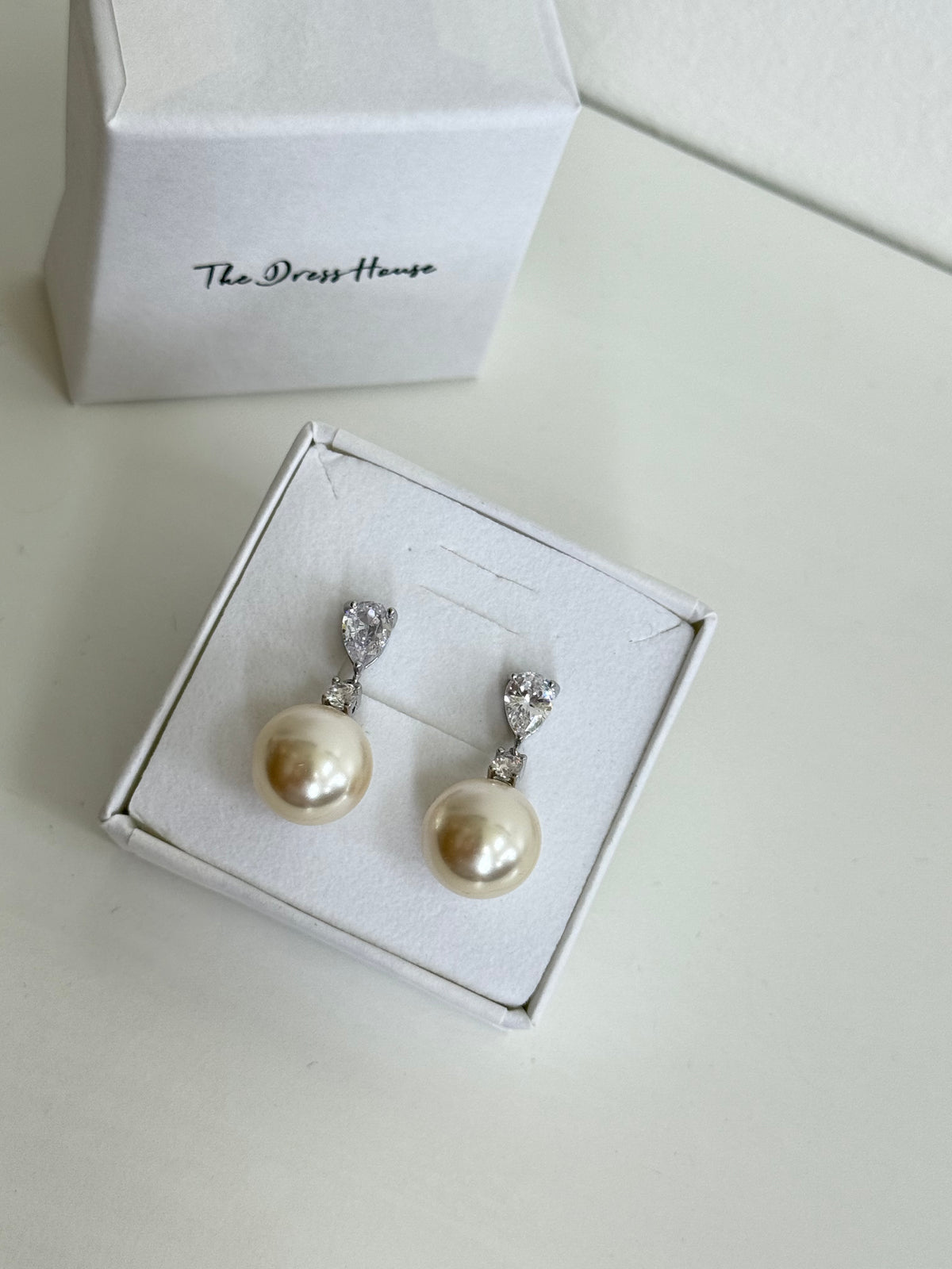 Lora - Silver Pearl Earring