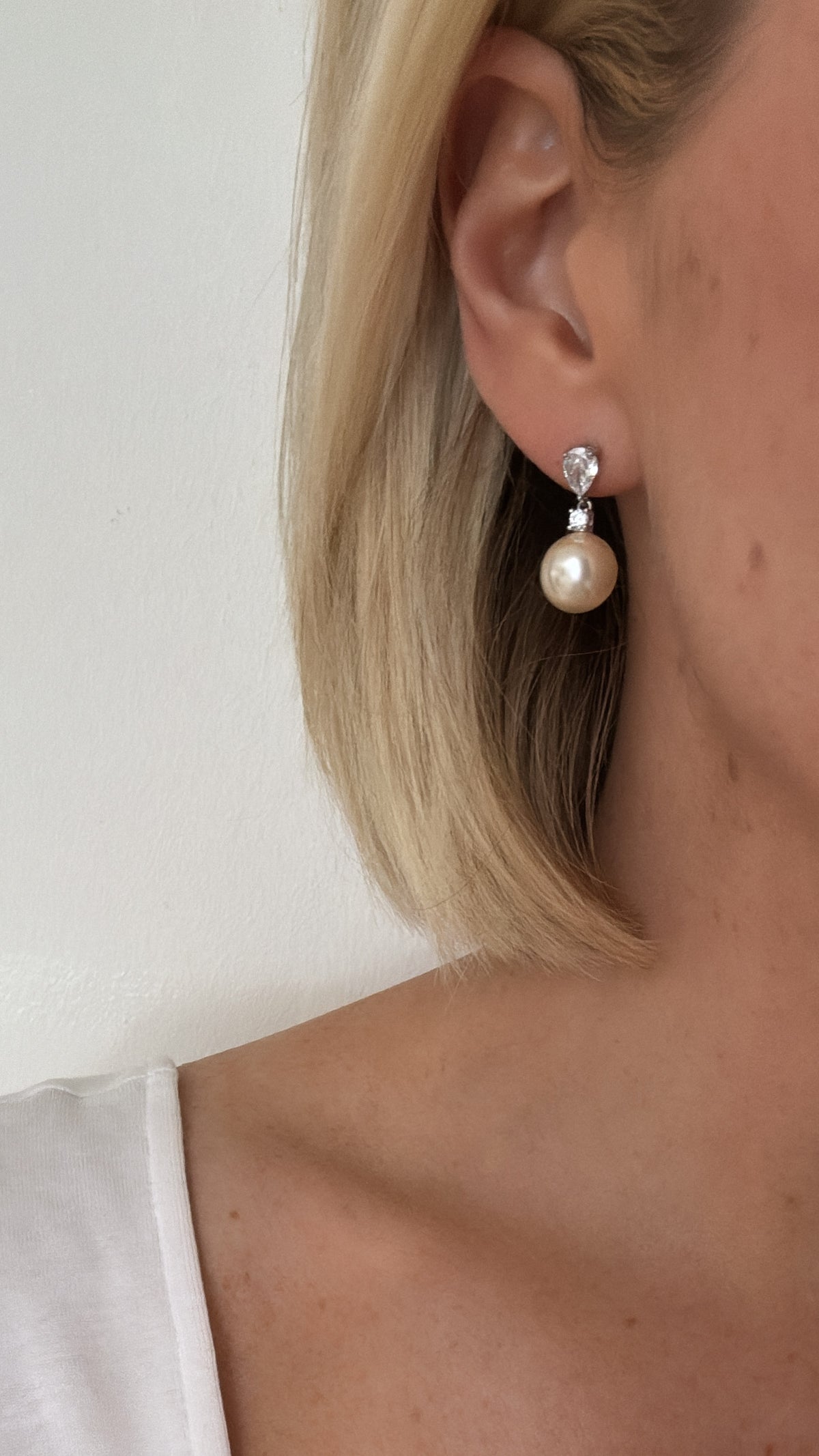 Lora - Silver Pearl Earring