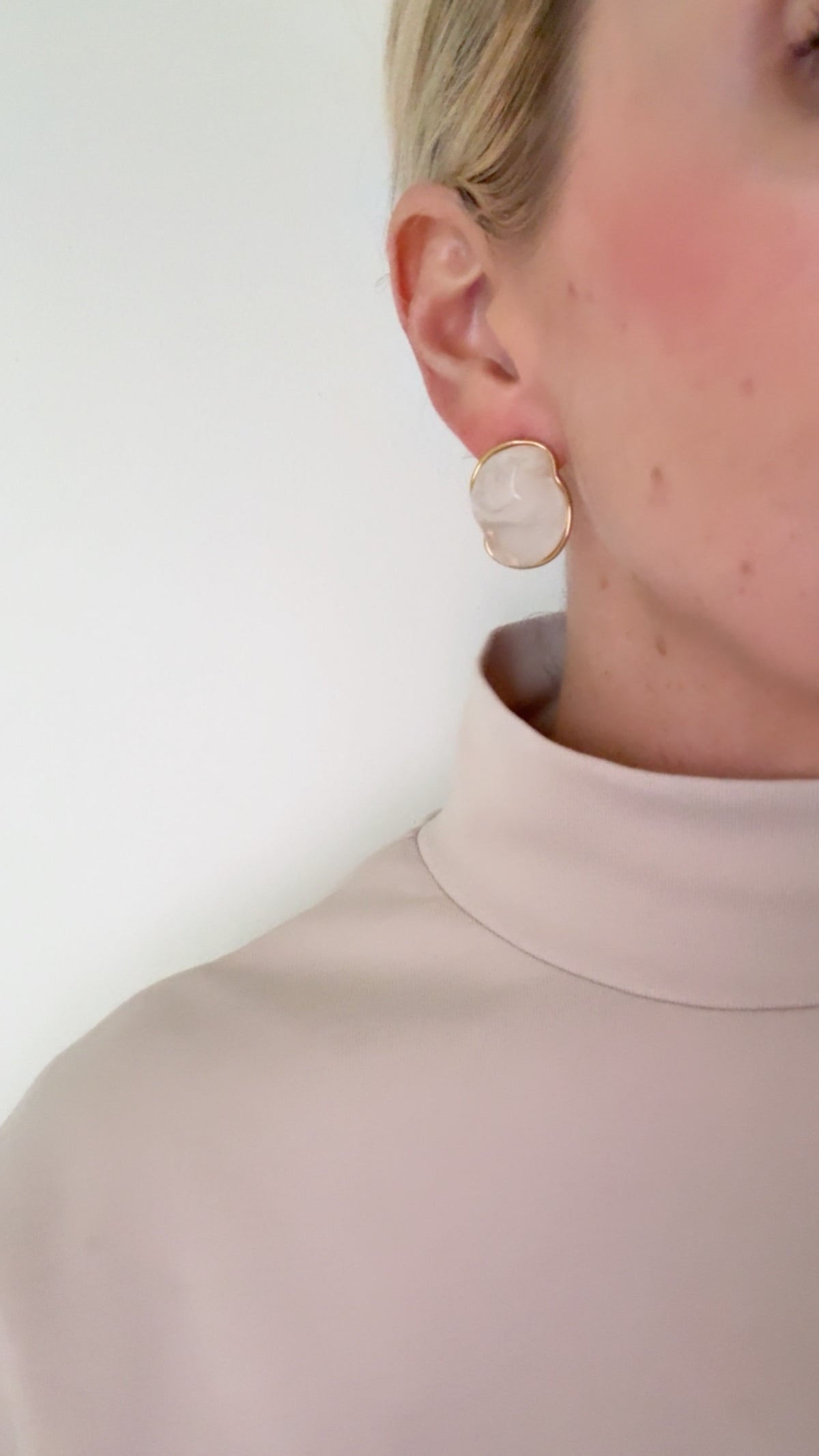 Nikki - White Gold Earring