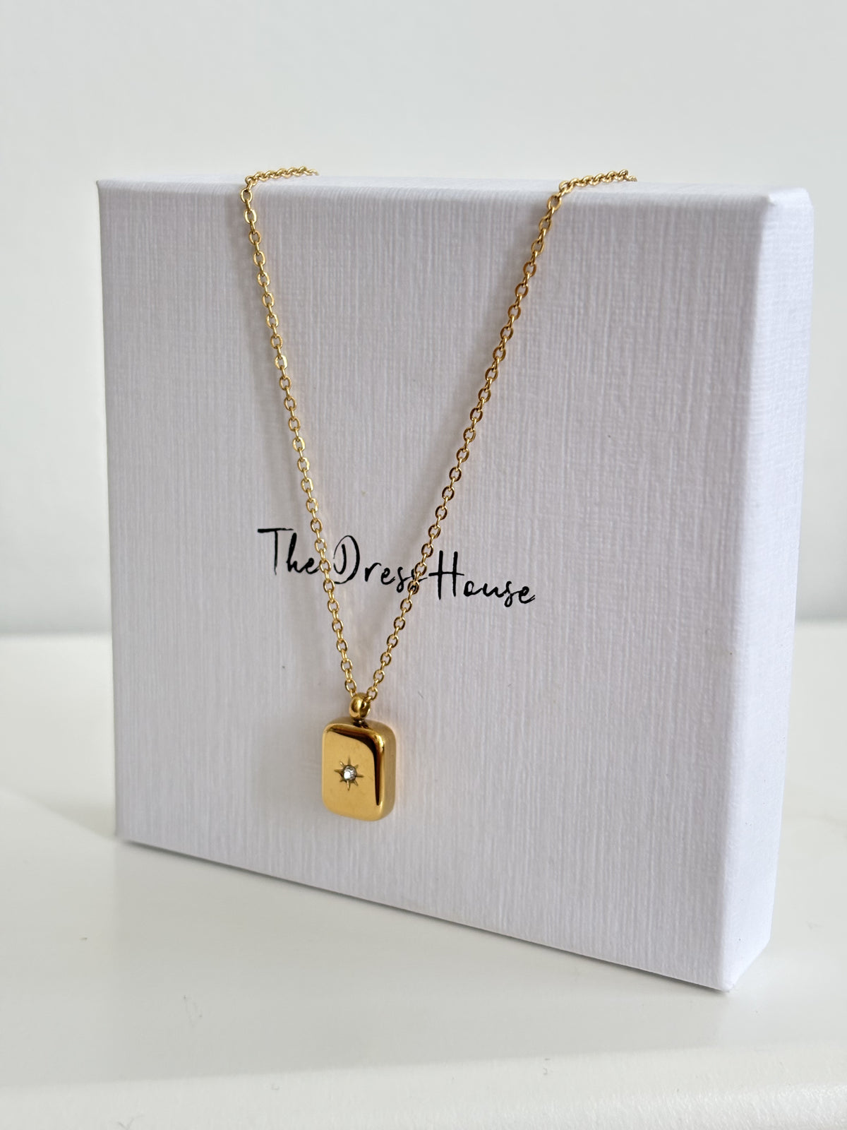 Roxie - Gold Star Pendant Necklace