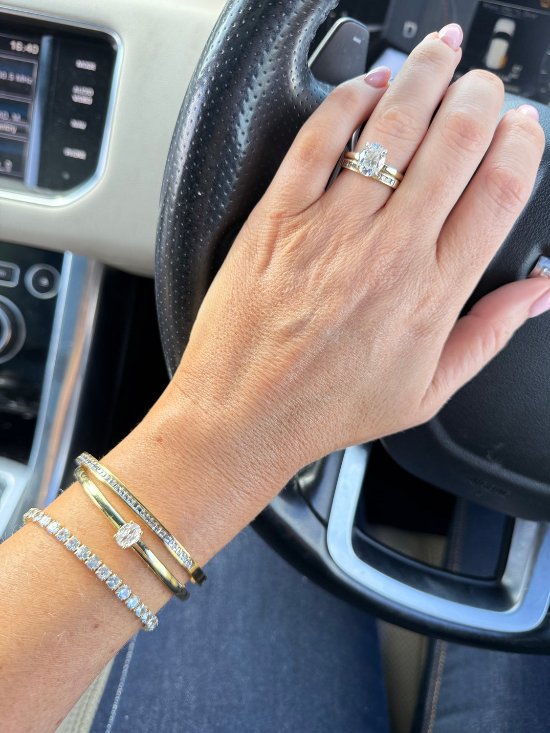 Shelly - Gold Bangle Bracelet