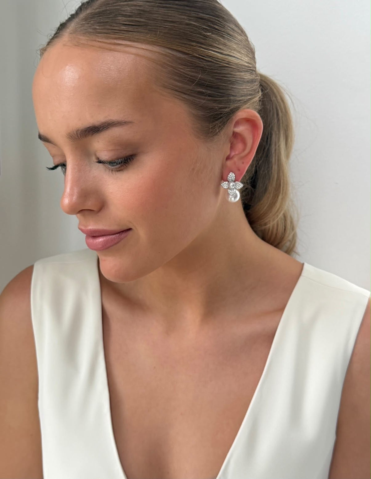 Eina - Silver Pearl Earring
