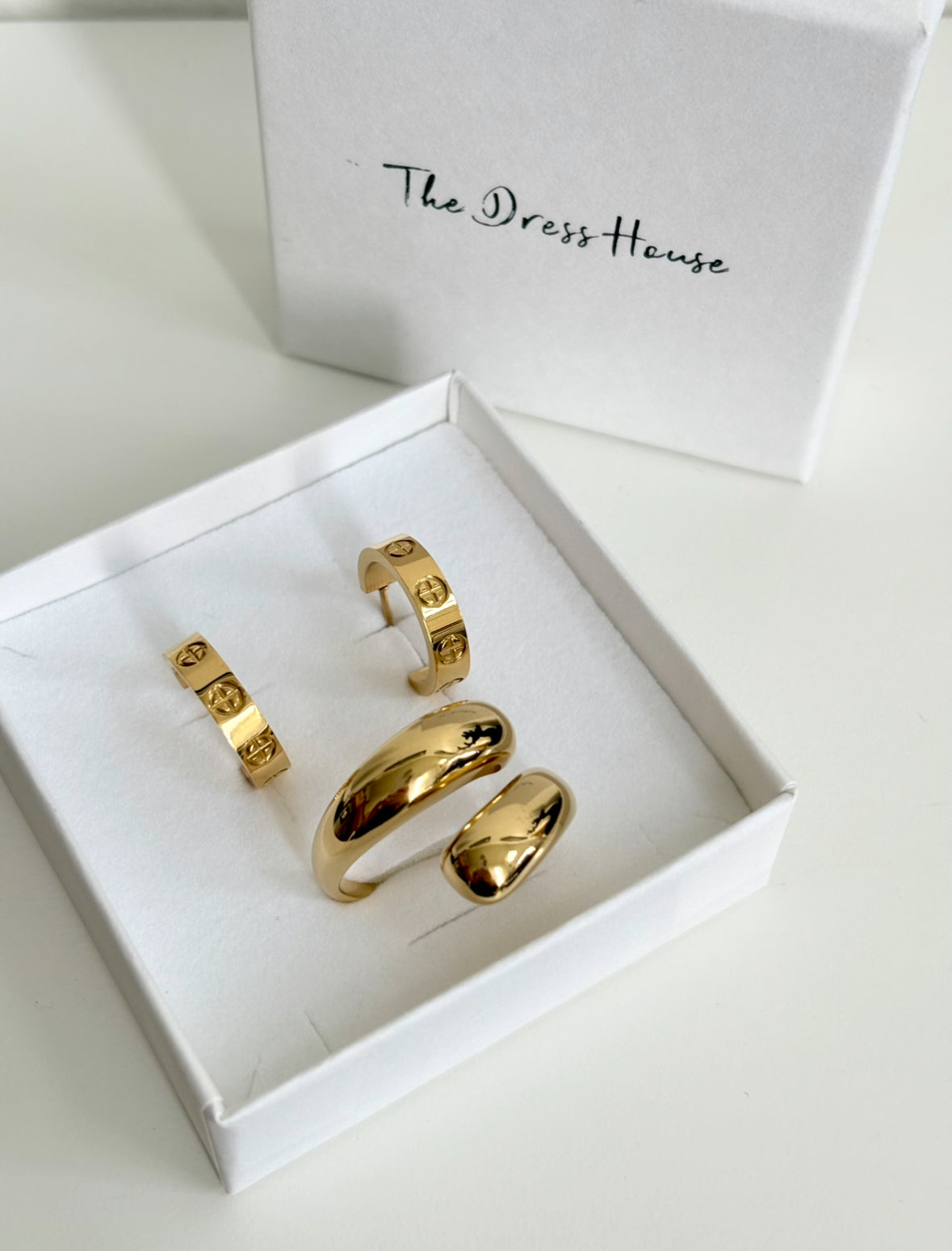 Dress House Gift Box 1 - Gold Earring Ring