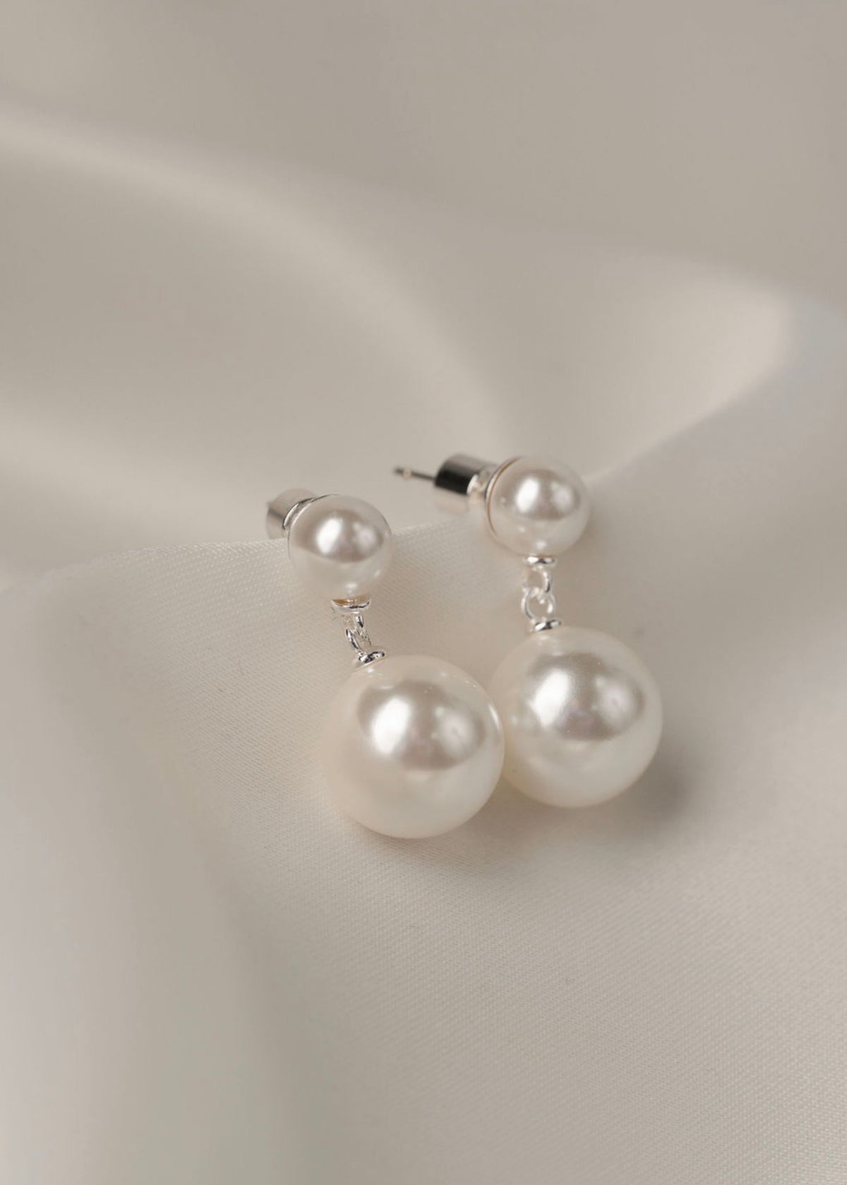 Carina - Silver Pearl Earring