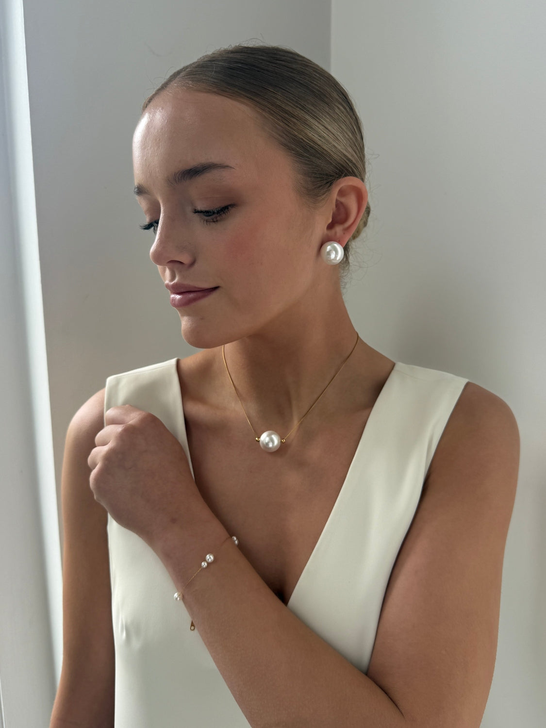 Lily - Gold Pearl Earring (20mm)