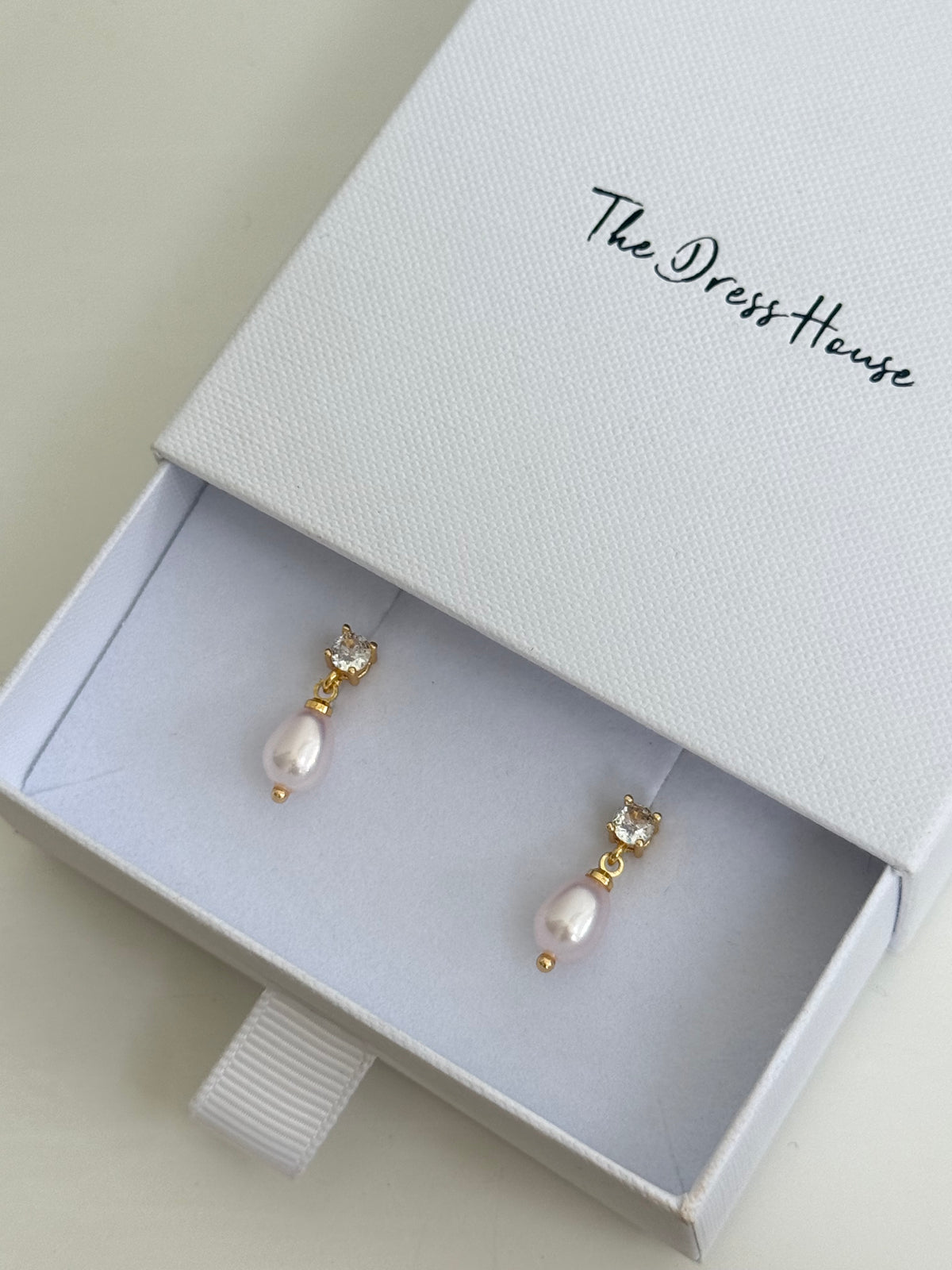 Bella - Gold Pearl Earring