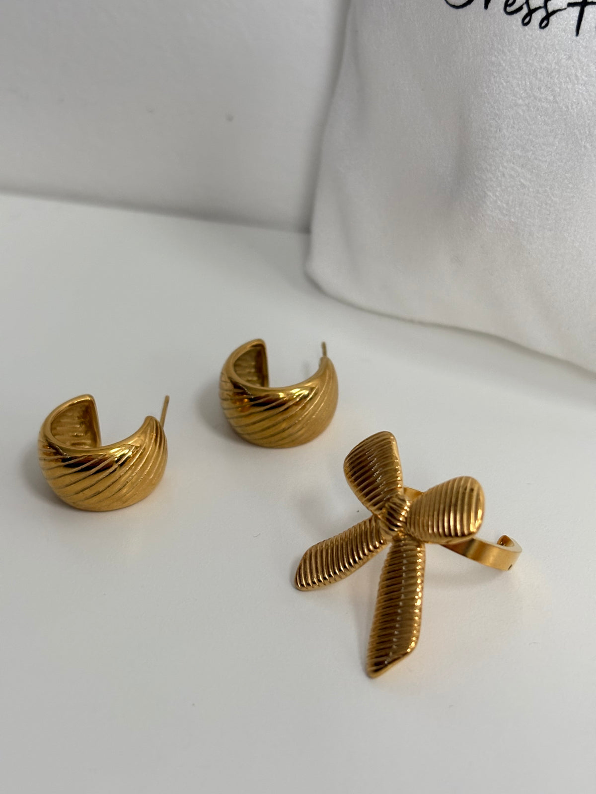 Dress House Gift Set 67 - Gold Ring Earring
