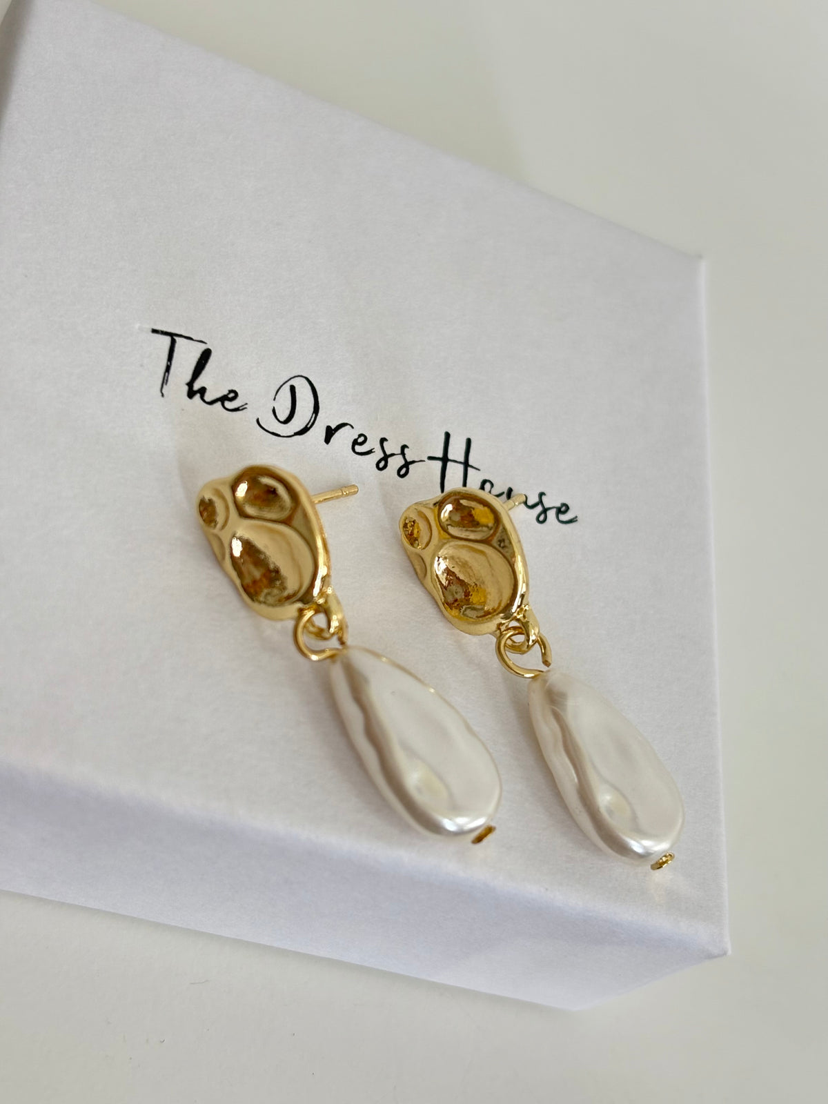 Nancy - Gold Pearl Earring