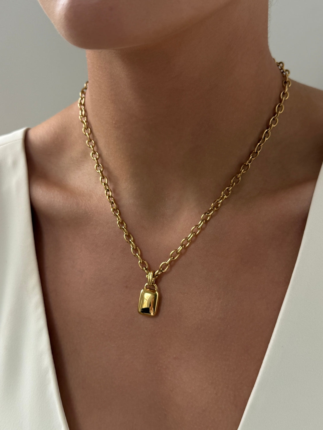 Jenny - Gold Pendant Necklace
