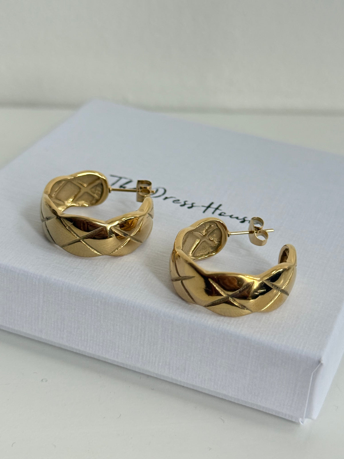 Dannie - Gold Hoop Earring
