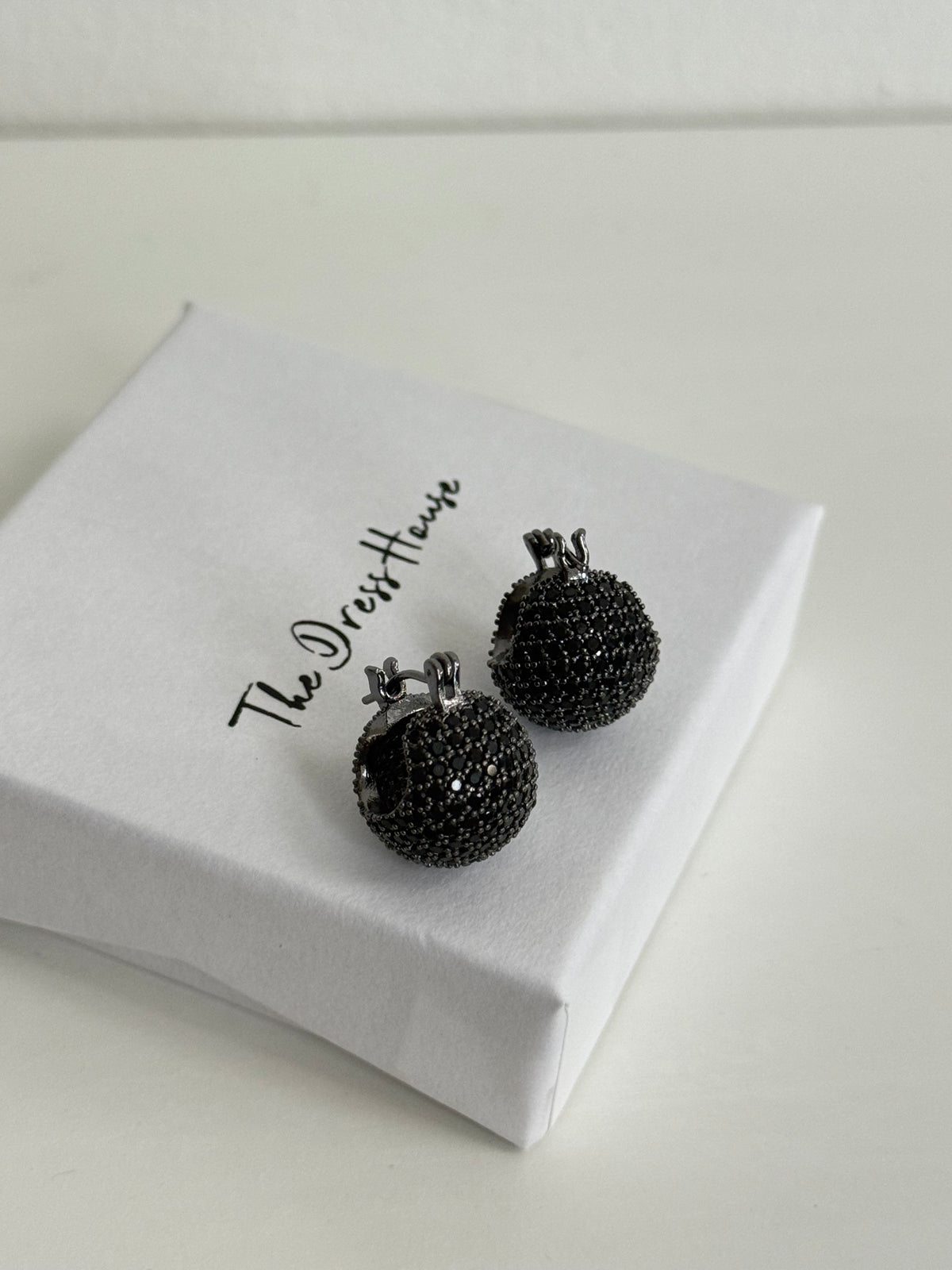 Alice - Black Sparkle Earring