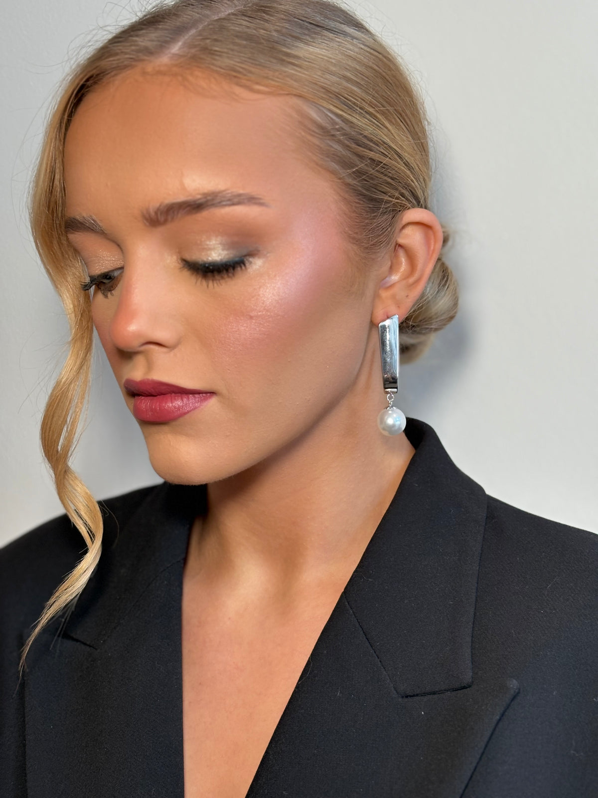 Casey - Silver Pearl Statement Earring