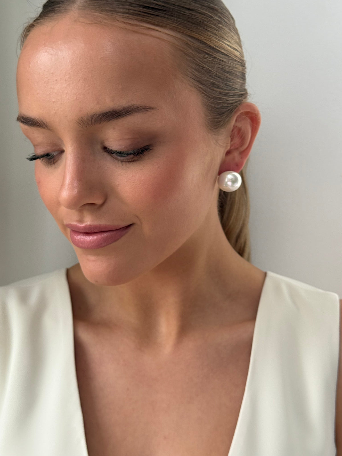 Lily - Gold Pearl Earring (20mm)