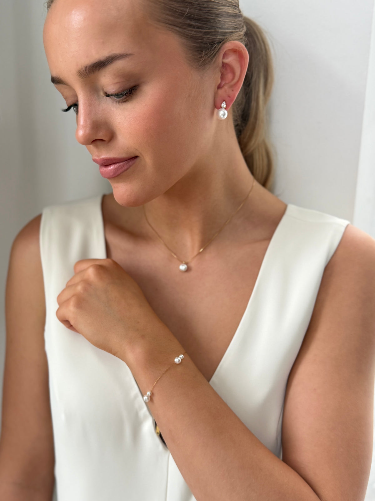 Isabella - Gold Pearl Necklace