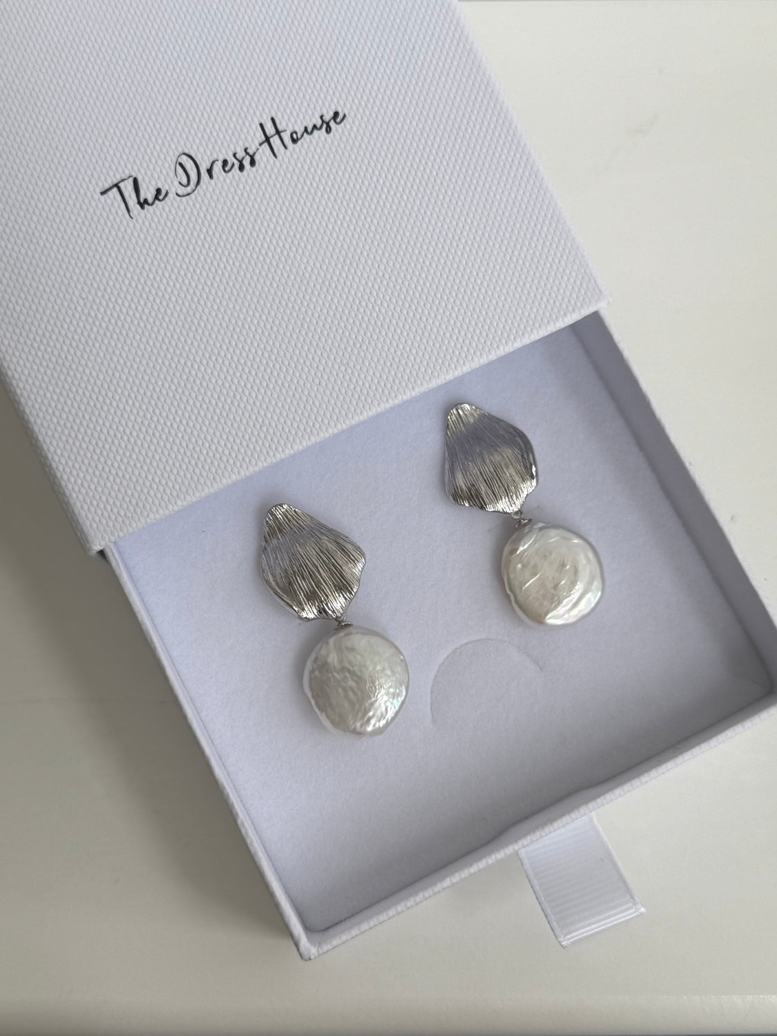 Kim - Silver Pearl Earring