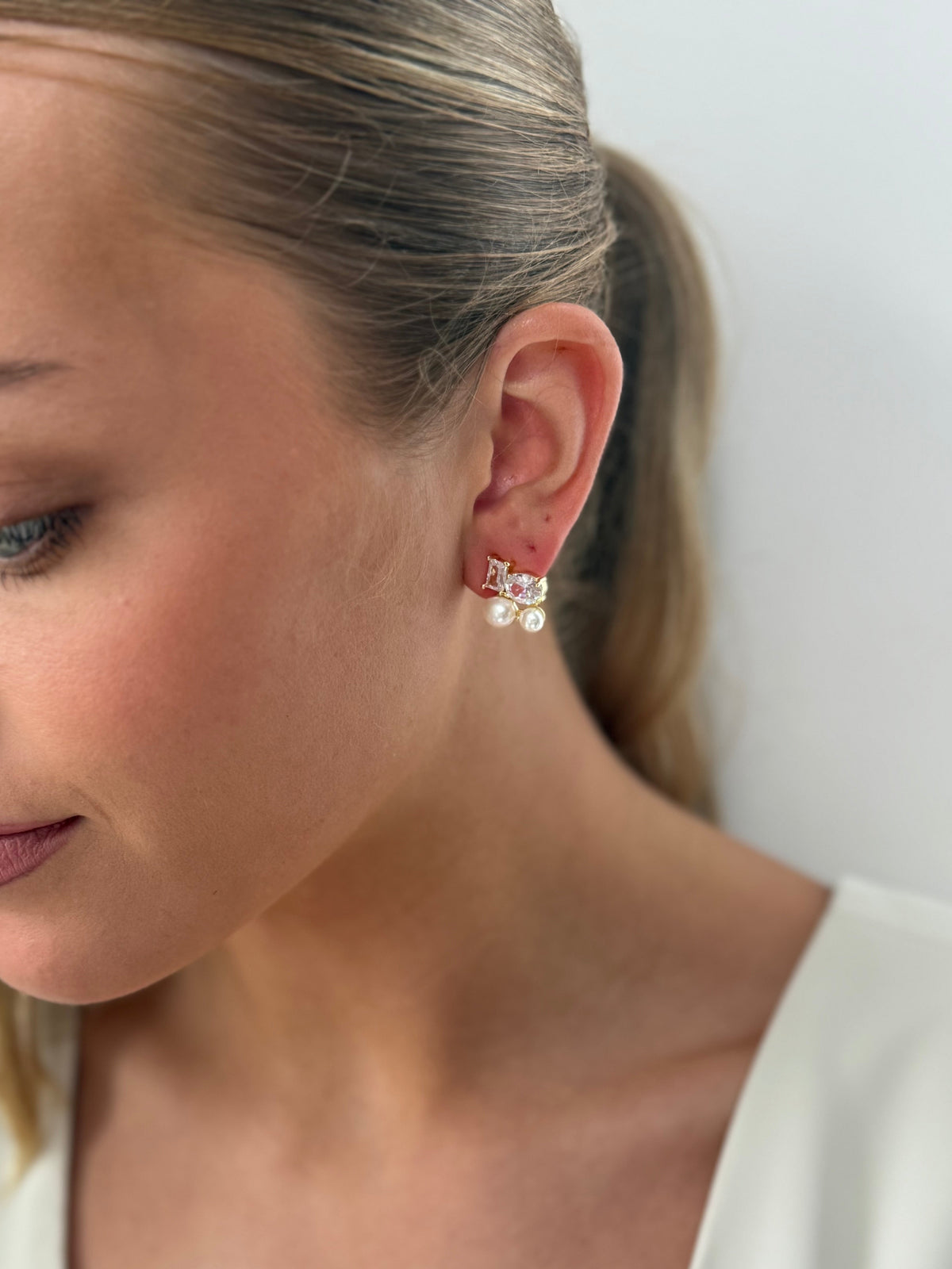 Ally - Gold Pearl Stud Earring