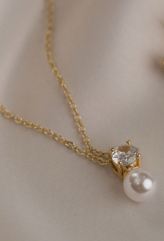 Alice - Gold Pearl Necklace
