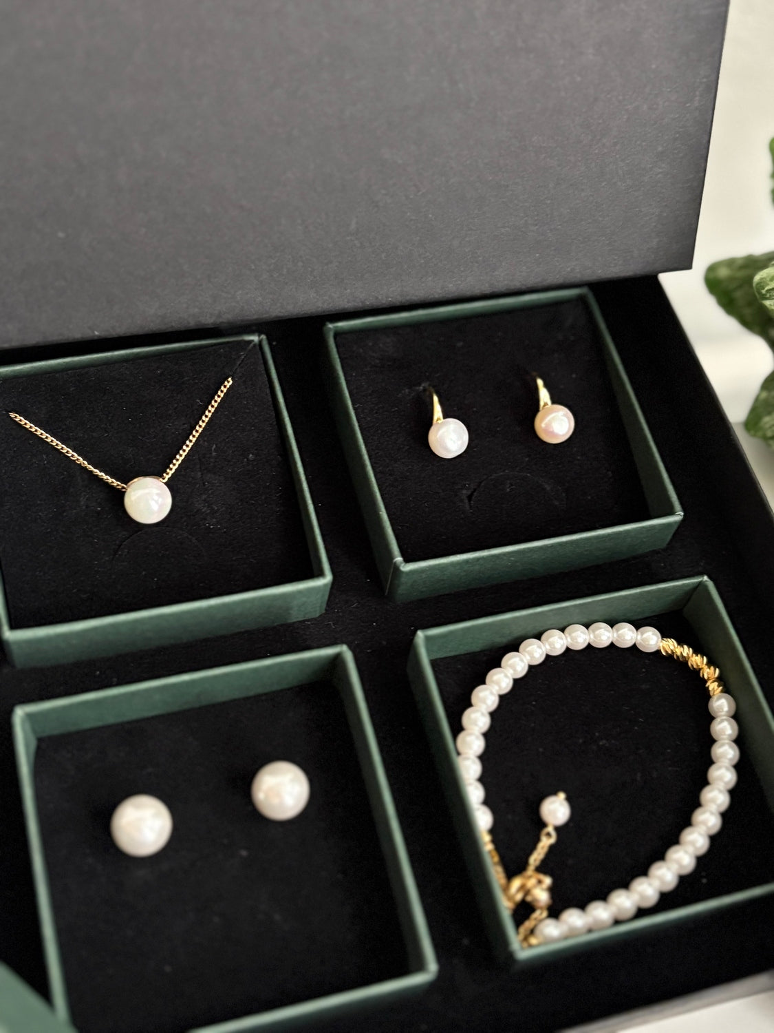 TDH Gift Box 2 - Gold Pearl Earring Bracelet Set