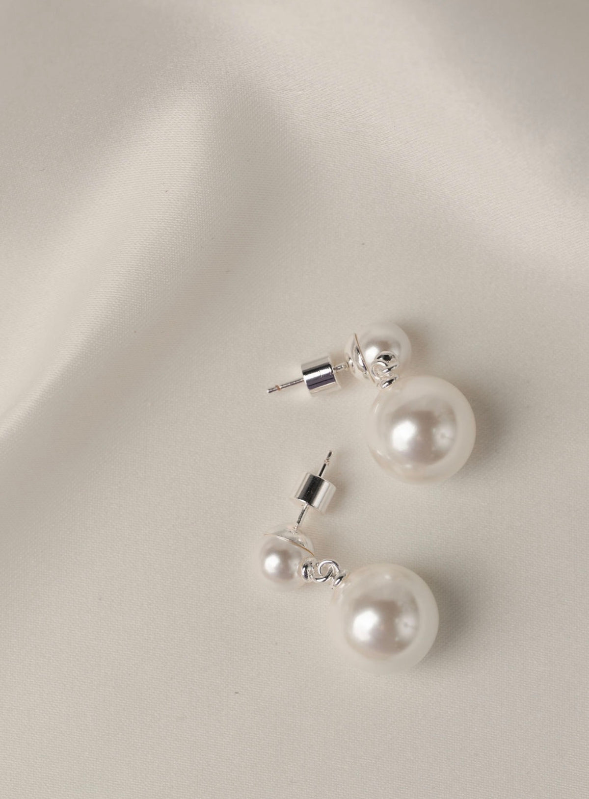 Carina - Silver Pearl Earring