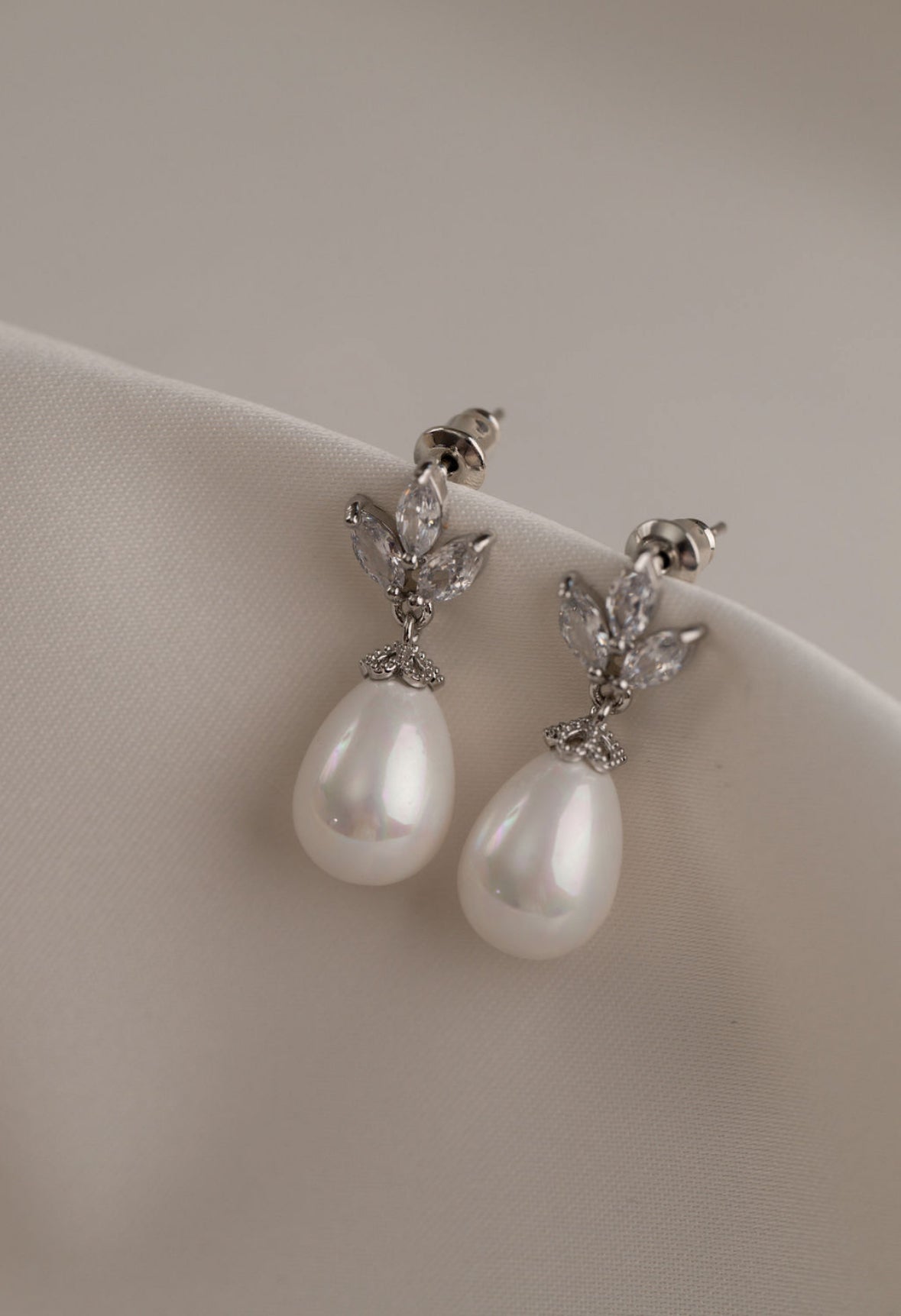 Nora - Silver Pearl Earring